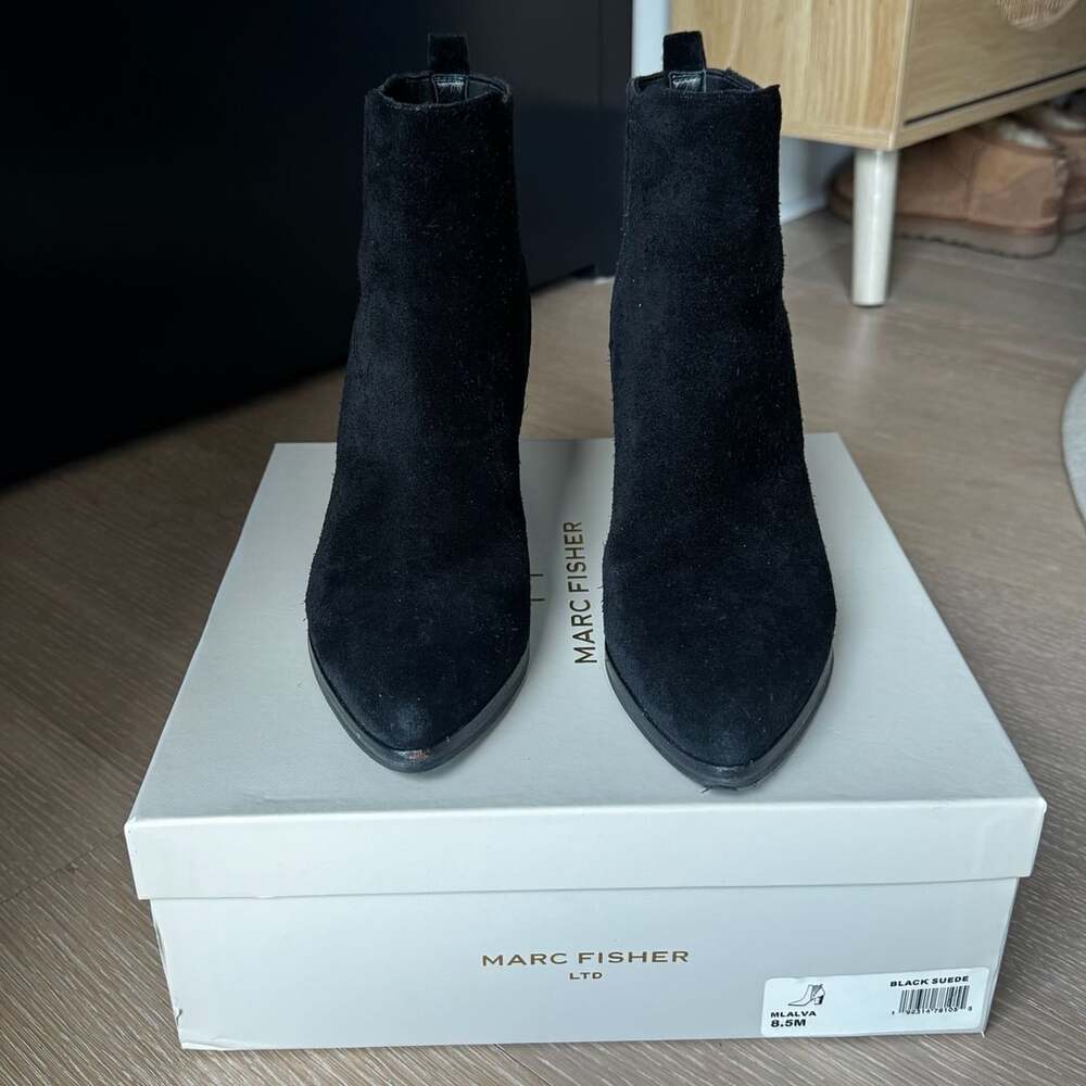 Marc Fisher Size 8.5M Black suede bootie￼